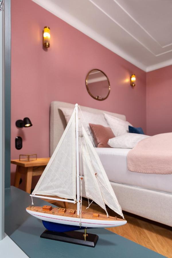 Kapitaenshaus In Wasserlage! Traumapartments Warnemuende รอสต็อค ภายนอก รูปภาพ