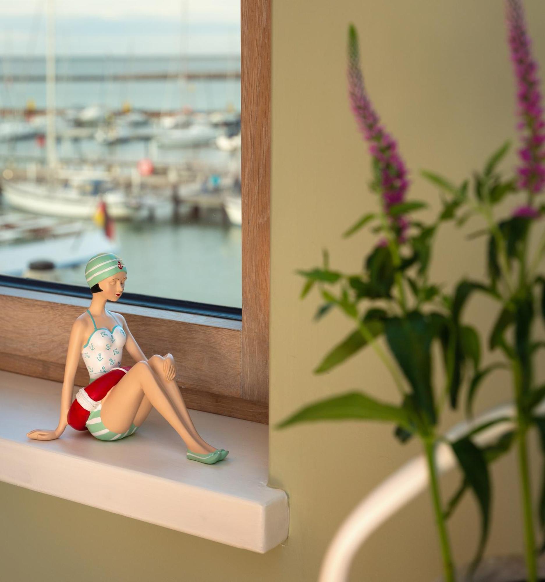 Kapitaenshaus In Wasserlage! Traumapartments Warnemuende รอสต็อค ภายนอก รูปภาพ